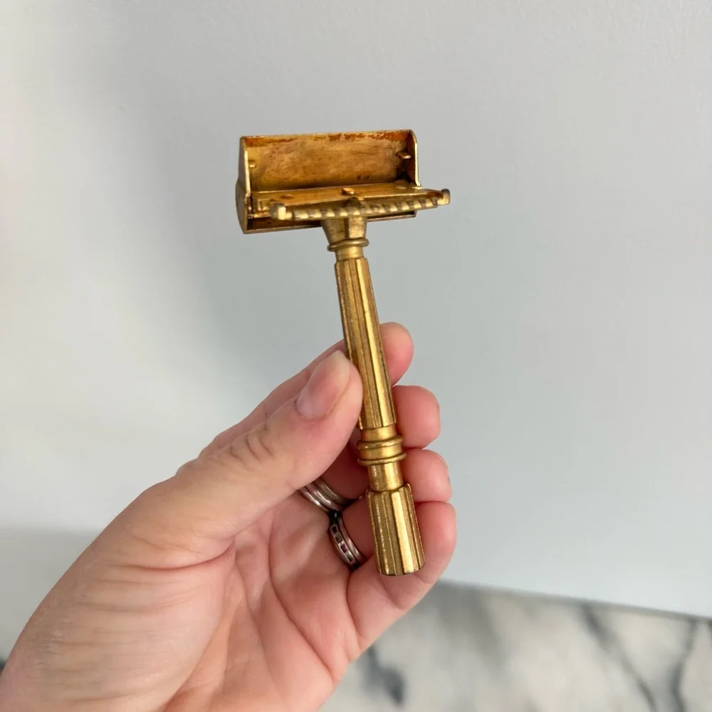 Vintage | Brass Gold GEM Micromatic Open Comb Single Edge Safety Razor Twist End